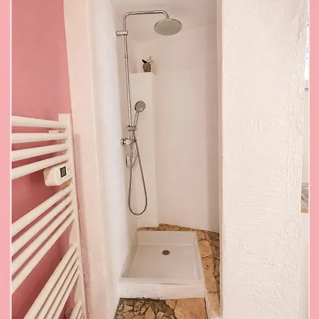 Casa Rose, Petit Cocon Avec Jardin Dans Un Quartier Calme De Appartamento