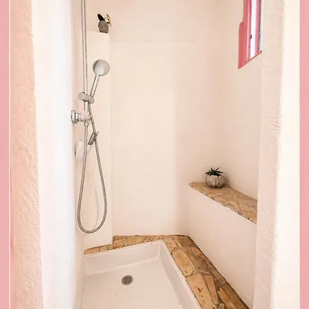 Appartement Casa Rose, Petit Cocon Avec Jardin Dans Un Quartier Calme De